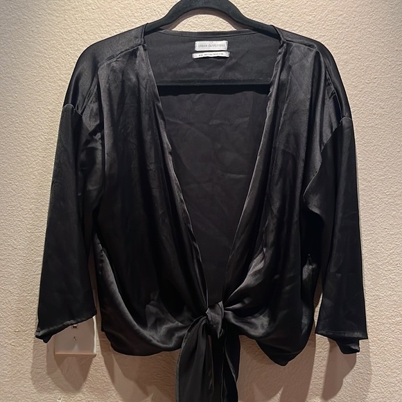 Urban Outfitters Women’s Silk-Like Black Blouse Kimono Style Cardigan Medium - Picture 3 of 9
